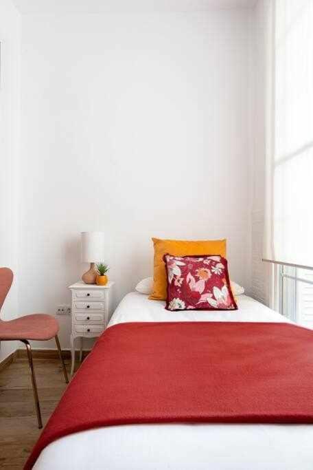 Monkeys Apartments 7Revueltas Deluxe Севиля Екстериор снимка
