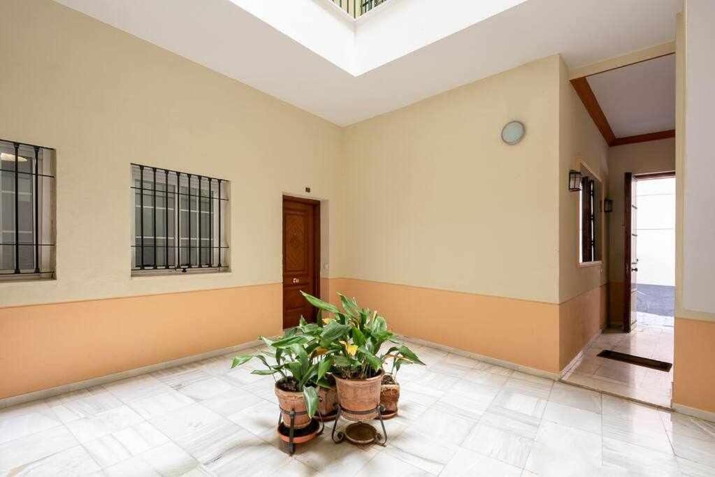 Monkeys Apartments 7Revueltas Deluxe Севиля Екстериор снимка